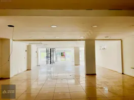 Atatürk Caddesinde Kiralık Geniş Köşe Dükkan — fotoğraf 12
