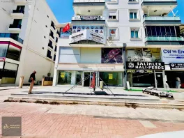 Atatürk Caddesinde Satılık Geniş Köşe Dükkan — fotoğraf 1