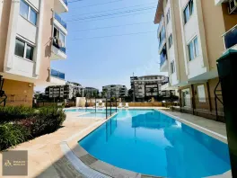 Havuzlu Site İçinde Kullanışlı 1+1 Daire — fotoğraf 3